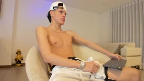 MAICOL  online show from January 10, 2025, 1:21 am