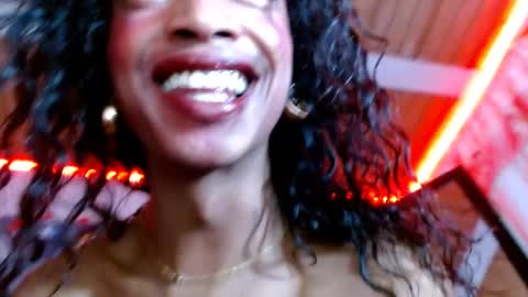 Bella Maidi online show from March 9, 2025, 2:21 pm