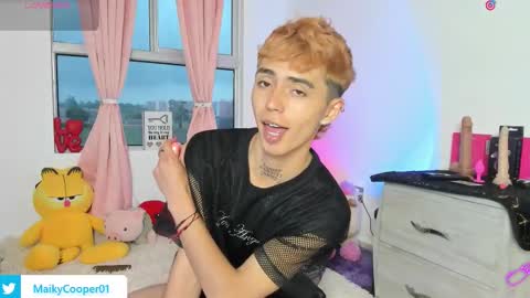 maiky_cooper01 online show from February 16, 2026, 9:44 pm