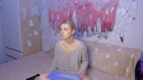 Your kitty online show from December 3, 2024, 3:55 pm