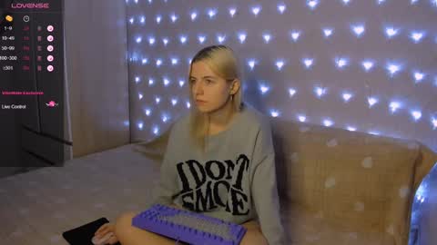 Your kitty online show from December 24, 2024, 2:21 am