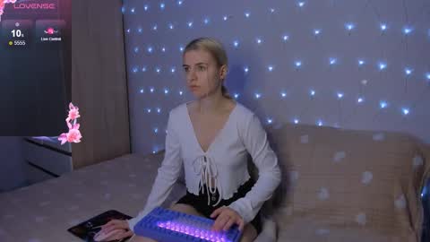 Your kitty online show from October 14, 2025, 3:24 pm