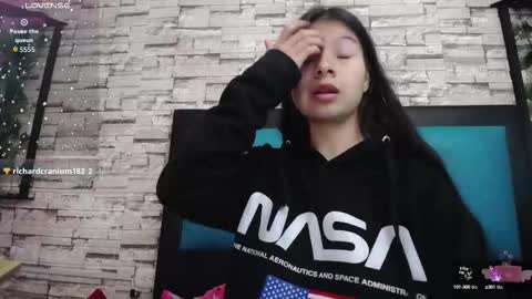  MAILY CAN  online show from October 3, 2025, 12:57 pm