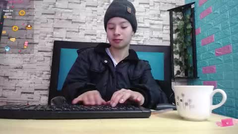  MAILY CAN  online show from October 4, 2025, 12:25 pm