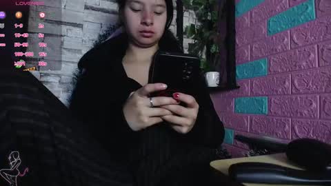  MAILY CAN  online show from December 18, 2025, 12:33 pm