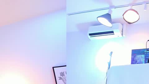 Maily  online show from October 30, 2025, 7:47 pm