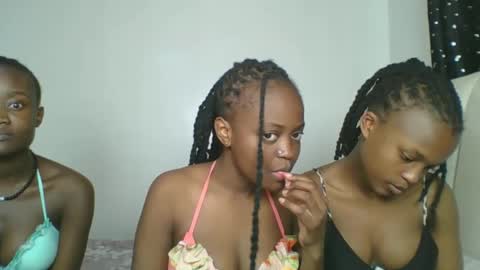 Snapshot of maira_luv1 chatting on December 18, 2025, 8:04 pm maira luv1 online show from December 18, 2025, 8:04 pm