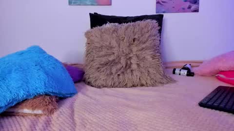 Snapshot of maithe_022 chatting on February 26, 2026, 7:24 pm mai online show from February 26, 2026, 7:24 pm