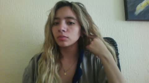 majo_gomezz online show from December 1, 2025, 3:50 pm
