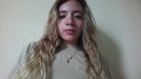 Snapshot of majo_gomezz chatting on February 19, 2026, 8:16 pm majo_gomezz online show from February 19, 2026, 8:16 pm