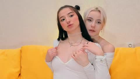 Snapshot of mak1raxer chatting on April 24, 2026, 9:50 pm Little Cherry online show from April 24, 2026, 9:50 pm