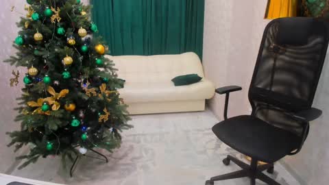 Chloe online show from December 24, 2024, 3:27 am