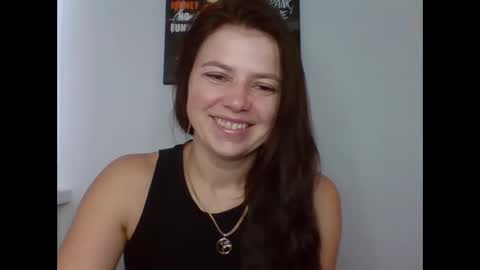 make_mesmile online show from October 7, 2025, 6:21 am