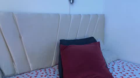 Snapshot of makii__ chatting on December 5, 2025, 8:38 pm Maki online show from December 5, 2025, 8:38 pm