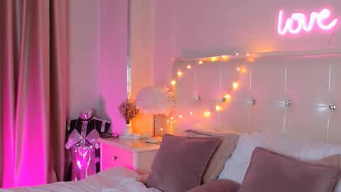 Snapshot of maksine chatting on January 12, 2026, 3:56 am Lia online show from January 12, 2026, 3:56 am