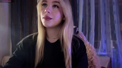 Snapshot of maksisisia chatting on January 18, 2026, 5:28 pm maksisisia online show from January 18, 2026, 5:28 pm