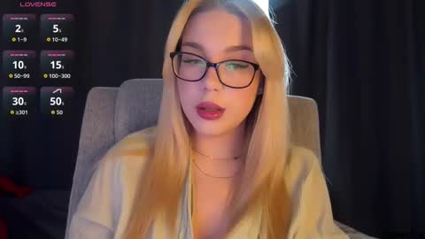 Snapshot of maksisisia chatting on February 16, 2026, 1:18 pm maksisisia online show from February 16, 2026, 1:18 pm