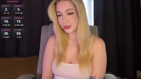 Snapshot of maksisisia chatting on March 1, 2026, 1:46 pm maksisisia online show from March 1, 2026, 1:46 pm