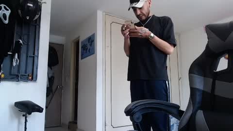 Snapshot of malek_xarx chatting on April 1, 2026, 6:27 pm malek_xarx online show from April 1, 2026, 6:27 pm