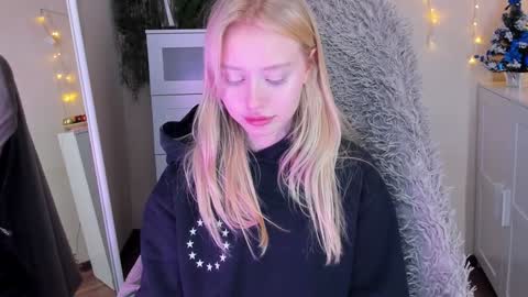 Snapshot of malenaernman chatting on December 28, 2024, 1:28 pm Malena online show from December 28, 2024, 1:28 pm