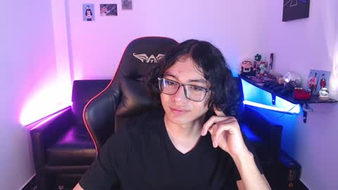 Snapshot of malik_harrison_ chatting on December 4, 2024, 4:27 pm Malik online show from December 4, 2024, 4:27 pm