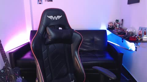 Snapshot of malik_harrison_ chatting on December 18, 2024, 5:52 pm Malik online show from December 18, 2024, 5:52 pm