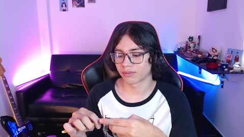 Snapshot of malik_harrison_ chatting on January 8, 2025, 3:17 pm Malik online show from January 8, 2025, 3:17 pm