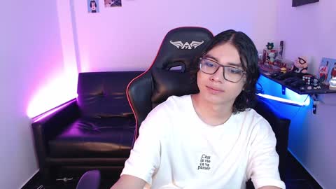 Snapshot of malik_harrison_ chatting on January 10, 2025, 2:13 pm Malik online show from January 10, 2025, 2:13 pm