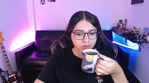 Snapshot of malik_harrison_ chatting on January 16, 2025, 1:36 pm Malik online show from January 16, 2025, 1:36 pm