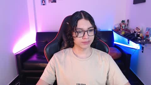 Snapshot of malik_harrison_ chatting on February 3, 2025, 2:45 pm Malik online show from February 3, 2025, 2:45 pm