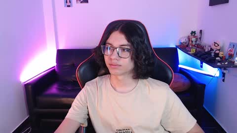 Snapshot of malik_harrison_ chatting on February 3, 2025, 5:46 pm Malik online show from February 3, 2025, 5:46 pm