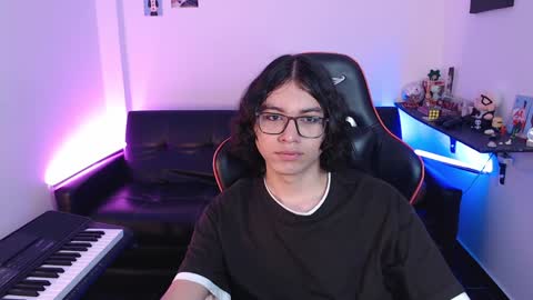 Snapshot of malik_harrison_ chatting on February 4, 2025, 3:47 pm Malik online show from February 4, 2025, 3:47 pm