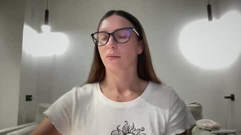 malina568708 online show from October 22, 2025, 4:51 pm