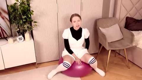 Snapshot of malisaeyestone chatting on November 19, 2025, 7:14 pm Lily online show from November 19, 2025, 7:14 pm