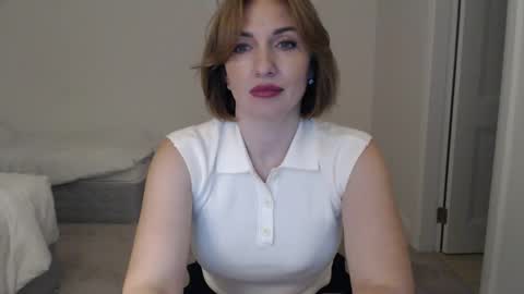 mallinia online show from March 10, 2025, 8:23 pm