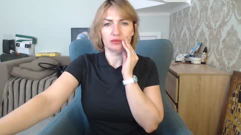 Snapshot of mallinia chatting on April 30, 2026, 10:32 am mallinia online show from April 30, 2026, 10:32 am