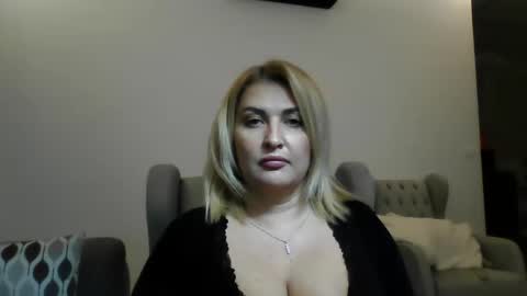 Snapshot of malorine chatting on November 21, 2025, 7:23 pm malorine online show from November 21, 2025, 7:23 pm