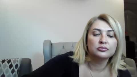 Snapshot of malorine chatting on November 22, 2025, 7:24 pm malorine online show from November 22, 2025, 7:24 pm