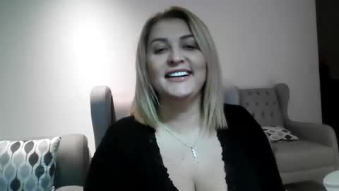 malorine online show from December 2, 2025, 7:42 pm