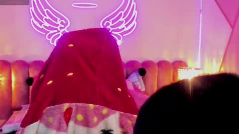   online show from December 18, 2025, 6:47 pm