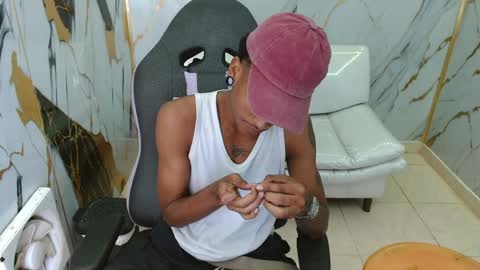 man_sant11 online show from April 6, 2026, 5:47 pm