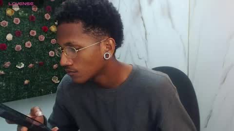 man_sant11 online show from April 18, 2026, 2:54 pm