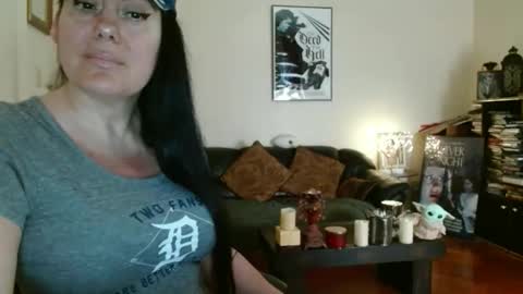 mandaloriangirlsfight online show from April 15, 2026, 5:09 pm