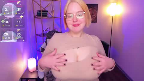 manic_pixie_ online show from April 10, 2026, 3:28 pm