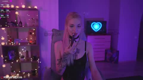 Amelie online show from February 10, 2025, 7:07 pm