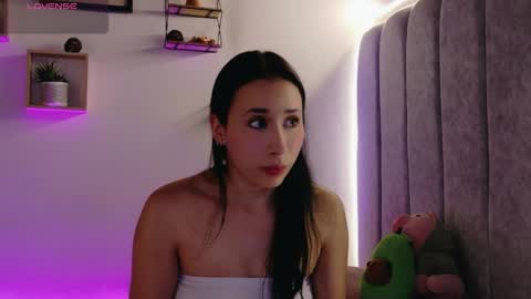 Manu  online show from April 9, 2026, 6:35 pm