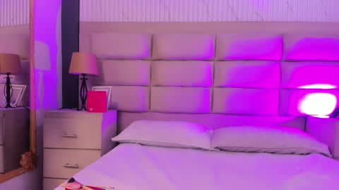 Manuela online show from February 27, 2026, 8:42 pm