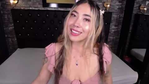 Manuela  online show from November 6, 2025, 4:13 am