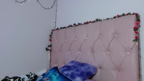 Manu  online show from December 15, 2025, 9:19 pm