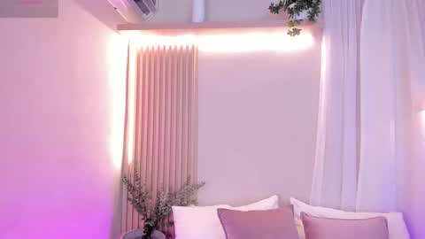 Snapshot of mara_brooks chatting on December 15, 2025, 1:10 am Mara online show from December 15, 2025, 1:10 am